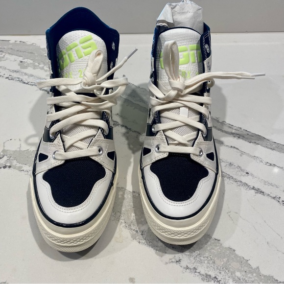 Brand New Converse Hightop, Mens 9.5. - Picture 2 of 5